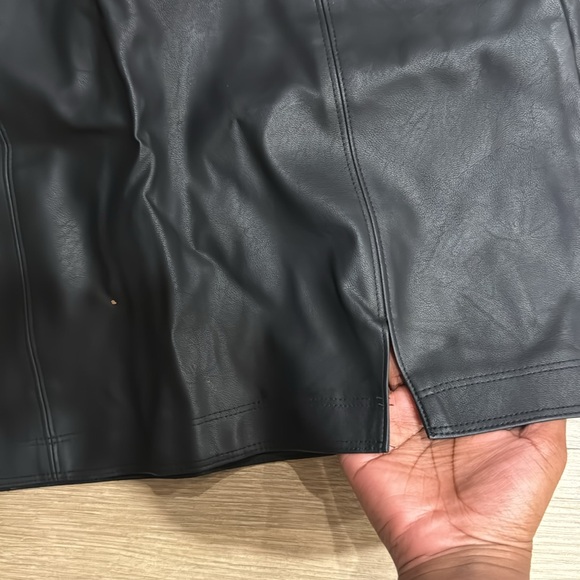 Faux leather skirt - Picture 2 of 3